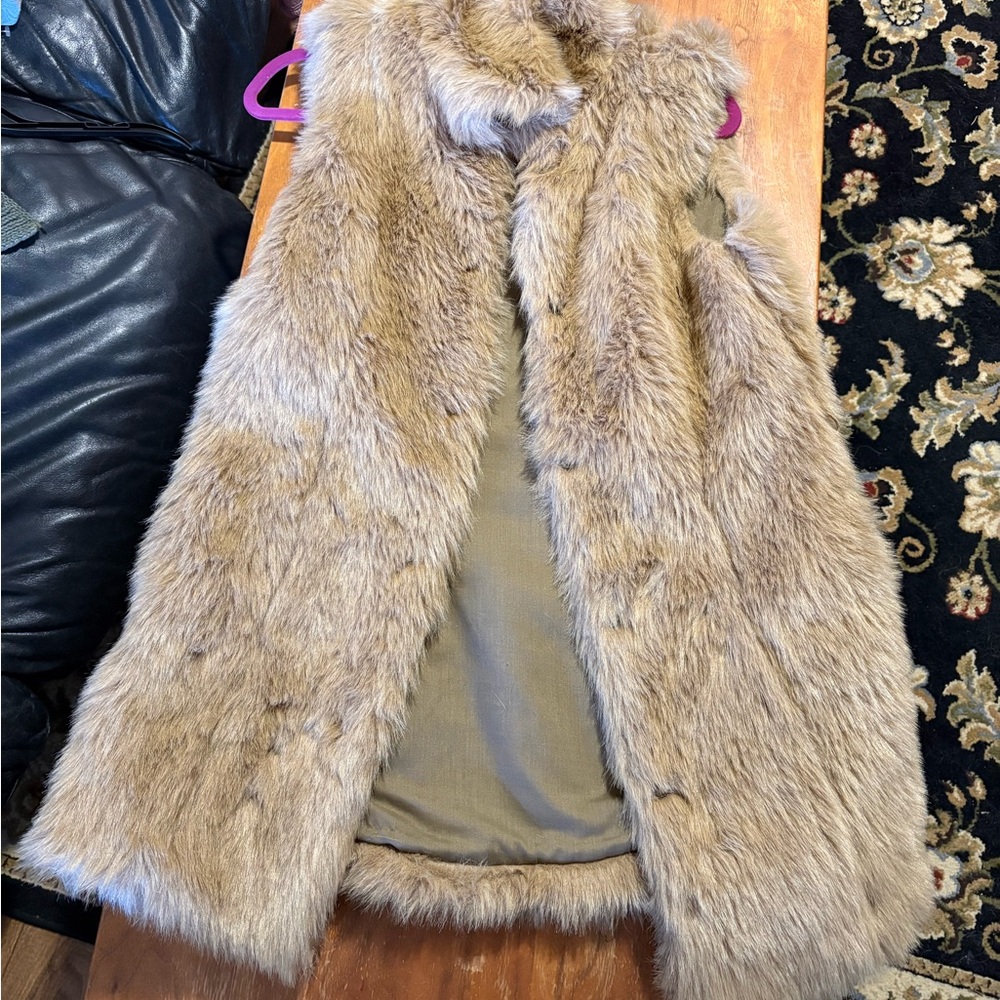 Zara Faux Fur Vest Size M Beige Tan Glam Boho Chic Winter Layering Jacket
